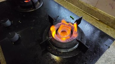 Gaz ocağının alevi.