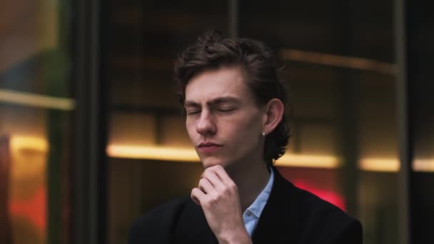 Close Male Pensive Face Portrait Caucasian Puzzled Business Man Professionaloutdoors — Stock Video