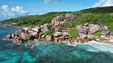 Seyşeller inanılmaz güzel bir sahil ve yukarıdan kumsal manzarası