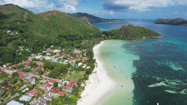 Seyşeller. Sahil ve deniz manzarası yukarıdan