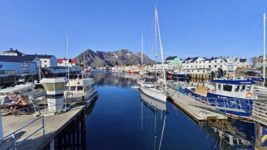 Kuzey Norveç Lofoten Adaları. Kuzey adalarının tipik manzarası.