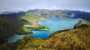 Sao Miguel Adası, Azores, Portekiz 'de volkanik kaldera gölü.