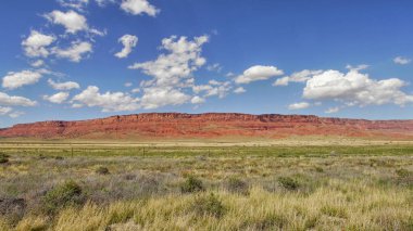 Soyut kayalık çöl manzarası sanki başka bir gezegenden gelmiş gibi. Grand Staircase-Escalante Ulusal Anıtı, Utah, ABD