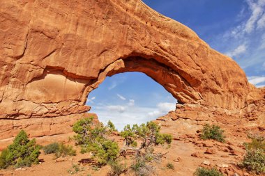 Utah, ABD 'deki Arches Ulusal Parkı' nda Rock Arch. Fantastik renkli manzara.