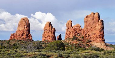 Arches, Utah, ABD 'deki bir milli parkta muhteşem bir kaya oluşumu. Güzel doğa.