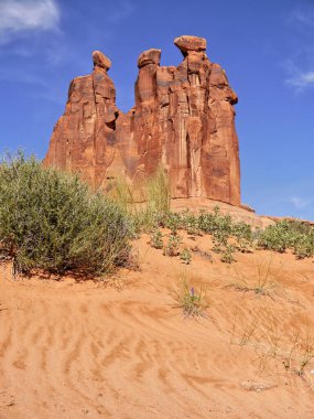 Arches, Utah. Amerikan ulusal parkında fantastik kaya oluşumları.