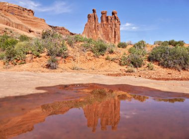 Arches, Utah. Amerikan ulusal parkında fantastik kaya oluşumları.