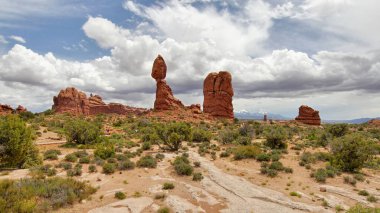 Arches, Utah, ABD 'deki bir milli parkta muhteşem bir kaya oluşumu. Güzel doğa.