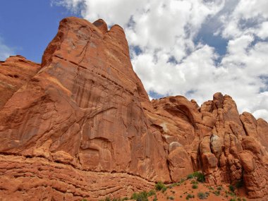 Arches, Utah, ABD 'deki bir milli parkta muhteşem bir kaya oluşumu. Güzel doğa.