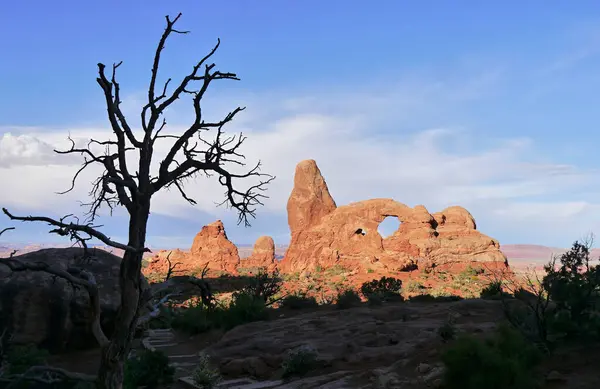 stock image Arches, fantastic rock formations in an American national park.