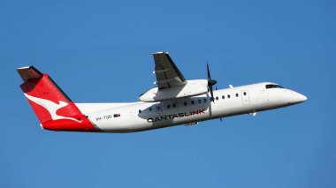 Avustralya havayollarının Qantas uçağı Melbourne havaalanından kalkıyor..