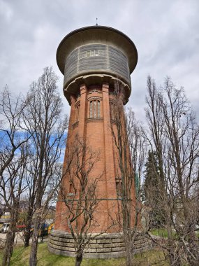 Prag 'daki su tesisatı tuğlası kulesi, tarihi bir yapı.
