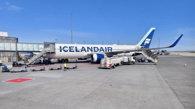 İzlanda Havayolları Boeing 737 Prag Havaalanında maksimum uçak