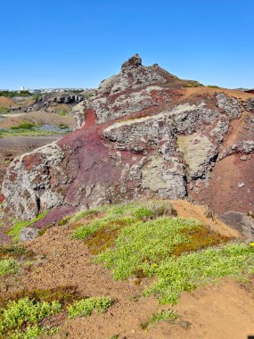 İzlanda 'da lav tarafından oluşturulan kırmızı volkanik kaya oluşumları, soyut manzara