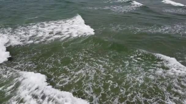 Vagues Froides Océan Atlantique Vue Dessus Mousse Mer Blanche Surface — Video