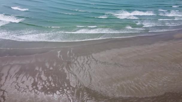 Sabbia Sulla Spiaggia Onde Marea Vista Mare Dall Alto Spiaggia — Video Stock