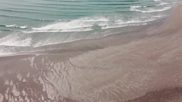 Areia Praia Ondas Maré Mar Praia Areia Espuma Branca Superfície — Vídeo de Stock