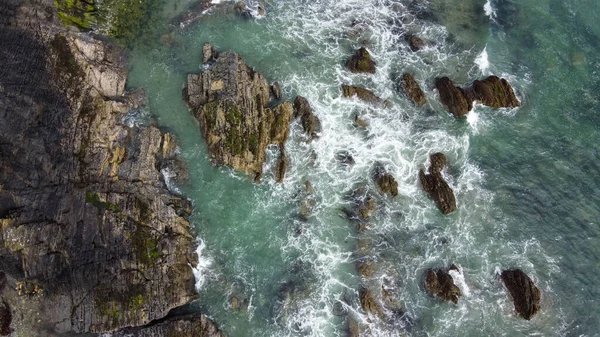 Les Vagues Brisent Sur Rive Rocheuse Mer Celtique Vue Dessus — Photo