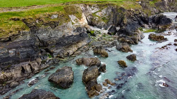 Припливні Хвилі Атлантичного Океану Біля Південного Узбережжя Острова Ірландія Скелясте — стокове фото
