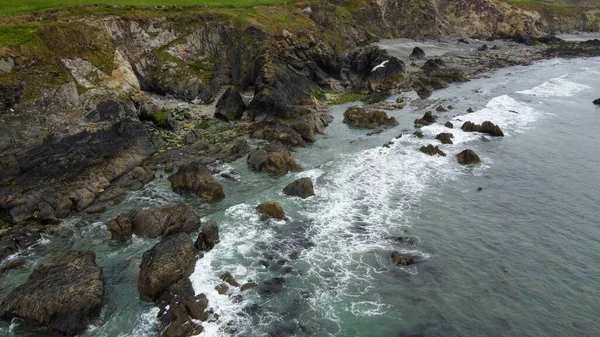 Rlanda Adasının Kıyılarına Yakın Atlantik Okyanusu Nun Gelgit Dalgaları Kaya — Stok fotoğraf