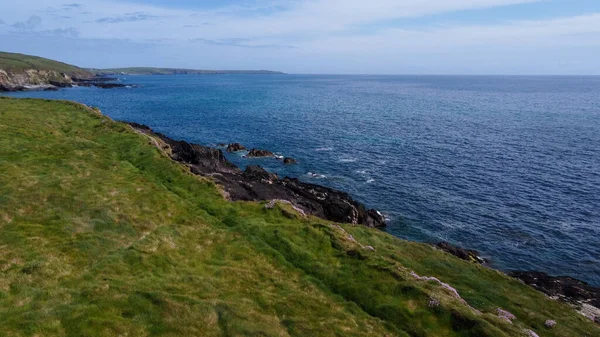 대서양 항로를 아름다운 경치가 펼쳐진다 아일랜드의 해안입니다 Seascape Drone Photo — 스톡 사진