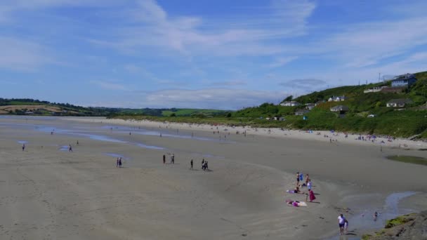 Condado Cork Irlanda Agosto 2022 Pessoas Praia Inchydoney Num Dia — Vídeo de Stock