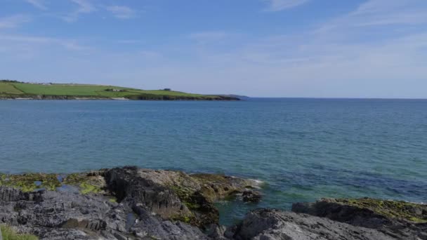 Βραχώδεις Ακτές Του Ατλαντικού Ωκεανού Στην Ιρλανδία Καλοκαίρι Θάλασσα Τοπίο — Αρχείο Βίντεο