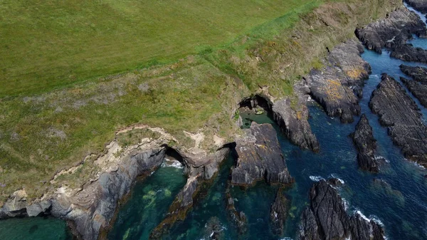 Skaliste Brzegi Morza Celtyckiego Wzdłuż Trasy Dzikiego Atlantyku Widok Góry — Zdjęcie stockowe