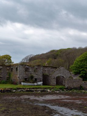 Arundel tahıl ambarının kalıntıları, sahil. Eski bir taş bina. Tarihi anıt. Turistik yerler