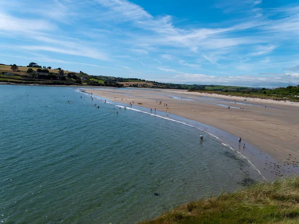 County Cork Ireland August 2022 여름날 아일랜드 해변에 사람들 대서양 — 스톡 사진