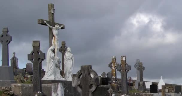 Large Stone Crucifixion Jesus Christ Catholic Cemetery Ireland Tombstones Form — Video Stock