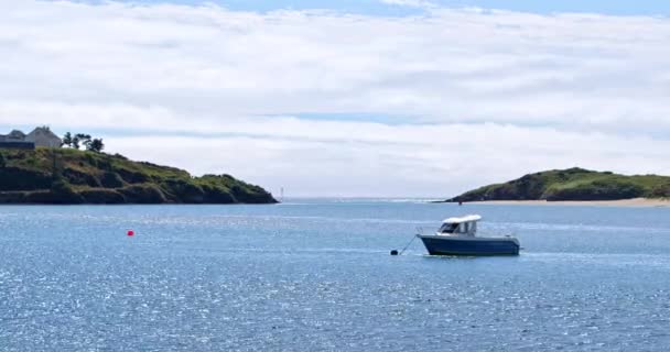 County Cork Ireland August 2022 One Small Boat Surface Water — Αρχείο Βίντεο