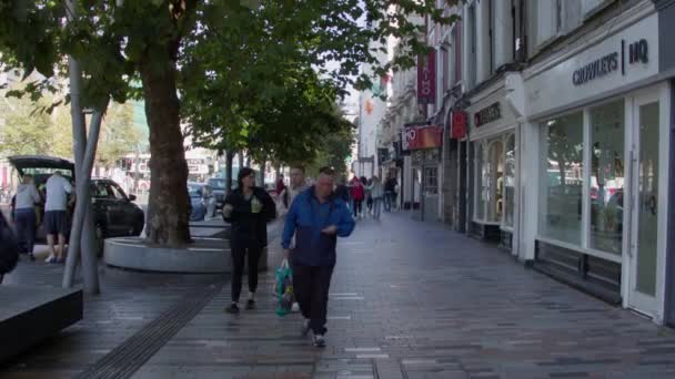 Cork Irsko Září2022 Obyvatelé Corku Procházejí Jednoho Podzimního Rána Jedné — Stock video