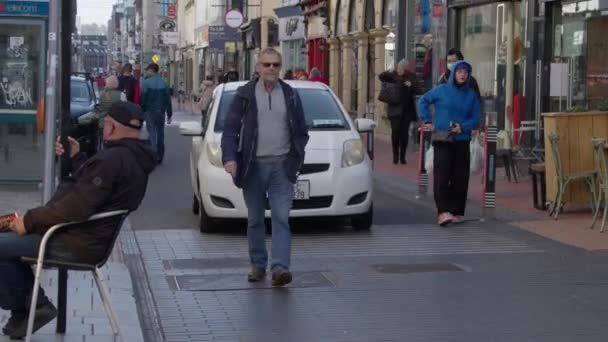 Cork Irlandia Września 2022 Ruch Mieszkańców Wzdłuż Ulicy Miejskiej Centrum — Wideo stockowe