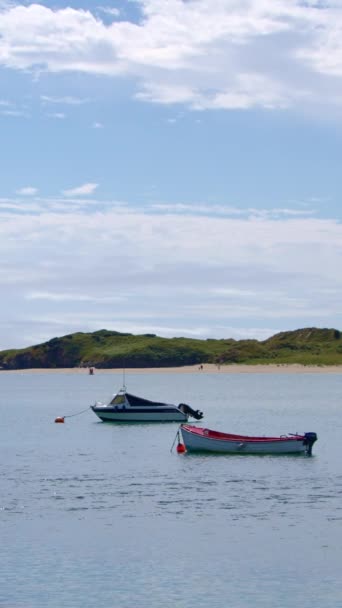 County Cork Ireland August 2022 Two Small Boats Anchored Clonakilty — Stock video