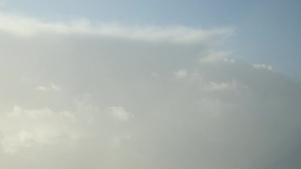 Imagens Lapso Tempo Nuvens Cumulus Fofas Brancas Movimento Rápido Céu — Vídeo de Stock