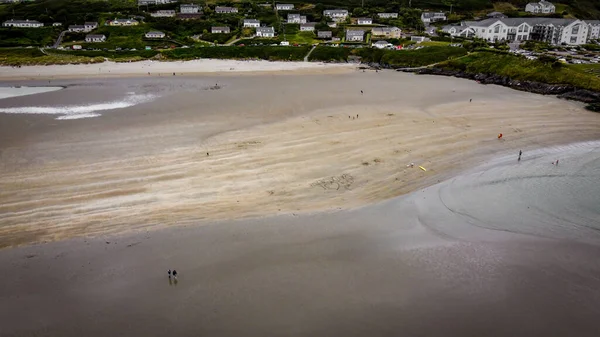 著名的爱尔兰海滩Inchydoney在低潮 顶部视图 海滨的房子 巨大的沙滩 — 图库照片