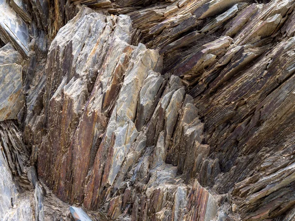 岩のパターン 石の背景 自然の岩の形成 バックグラウンドで層状の岩の形成 — ストック写真