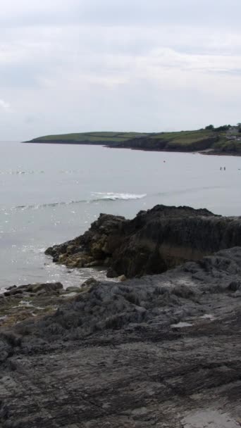 Skaliste Wybrzeże Irlandii Oferuje Niekończące Się Możliwości Eksploracji Przygody Pionowe — Wideo stockowe