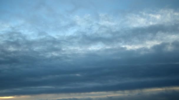 Felhők Égen Gyorsan Repülnek Egy Felhős Reggelen Videó Időhullám Mint — Stock videók
