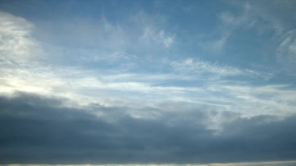 Una Variedad Nubes Derivan Rápidamente Cielo Mañana Cielo Como Fondo — Vídeos de Stock