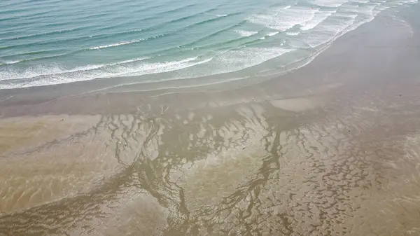 Islak Sahil Kumu Deniz Dalgaları Üst Manzara Kumsal Okyanus Gelgiti — Stok fotoğraf