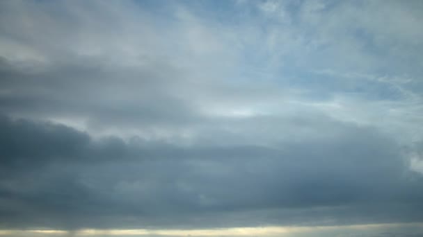 Cielo Aparece Como Lienzo Pintado Con Diferentes Formas Tamaños Nubes — Vídeos de Stock