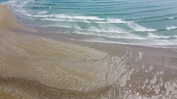 Kust Zand Zee Golven Bovenaanzicht Zandstrand Oceaanvloed Zeegezicht Luchtfoto Van — Stockfoto