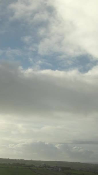 Cielo Dramático Irlanda Otoño Metraje Lapso Tiempo Vídeo Vertical — Vídeos de Stock