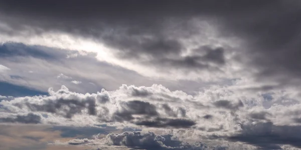 stock image Gray cumulus clouds in the sky. Dramatic skies, landscape. The sky is like a background. White clouds and blue sky