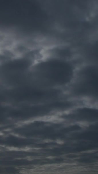 Зловещие Темные Облака Покрывают Небо Видео Прошествии Времени Грозовые Тучи — стоковое видео