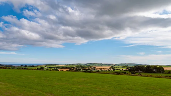 Een Enorme Cumuluswolk Lucht Boven Het Ierse Platteland Zomer Iers — Stockfoto