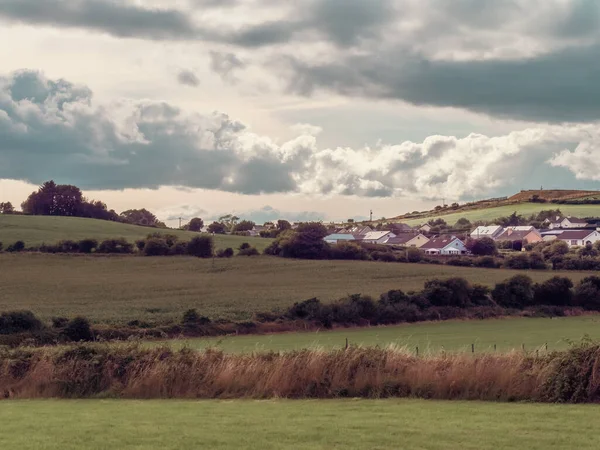Himmel Kumuluswolken Über Einem Kleinen Irischen Dorf Einem Sommerabend Irische — Stockfoto