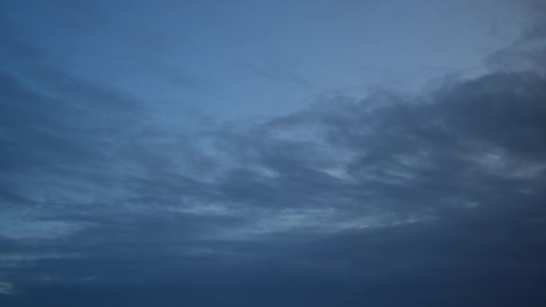 多云的早晨天空作为背景的时间差 — 图库视频影像